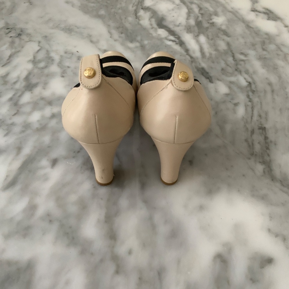 Stuart Weizman Beige With Black Trim 9 M - image 3